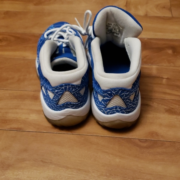 Jordan sneakers - Picture 3 of 5